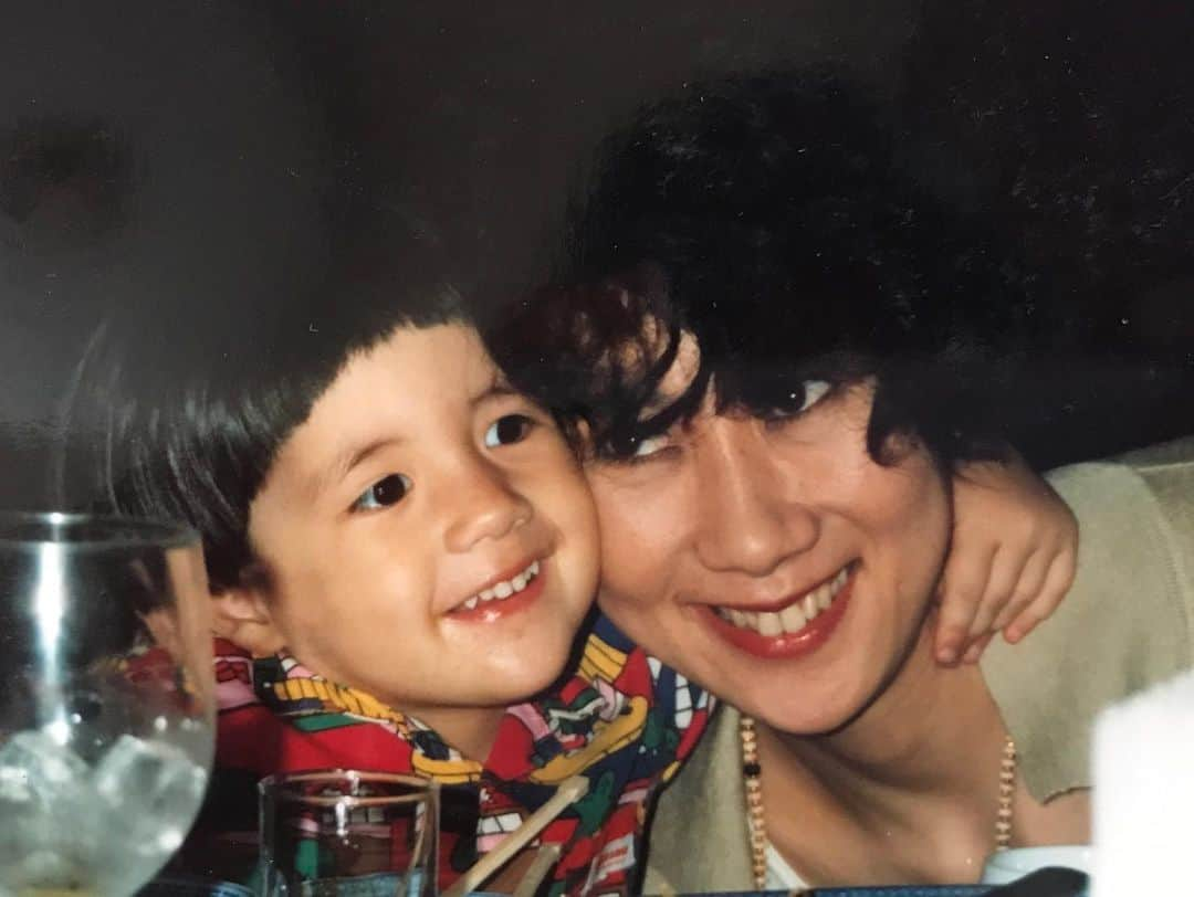 土井ケイトさんのインスタグラム写真 - (土井ケイトInstagram)「母とババと父と。Happy Mother’s Day. Most intelligent, beautiful, talented, tough, amazing woman I’ve ever met. Love you mom. #母の日」5月10日 15時19分 - katedoi