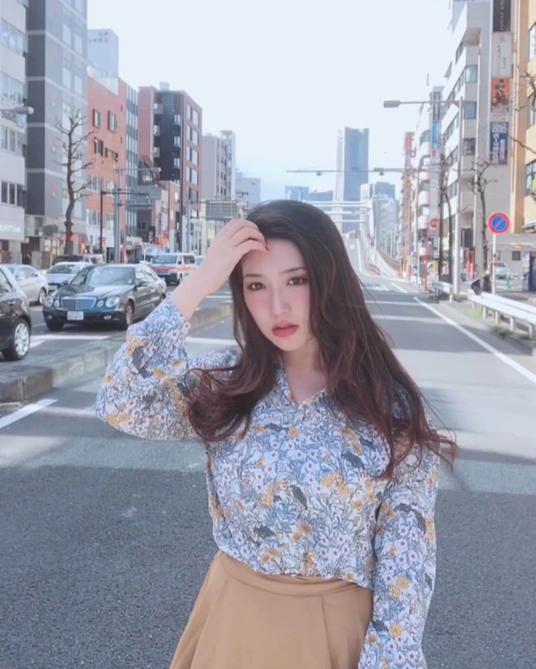 のインスタグラム：「. 早く普通に撮影できる日が来ますように！ . . . . .  #is横浜 #横浜美容室 #横浜サロン #サイエンスアクア #髪質改善 #髪型 #モデル　#タレント #女優 #サロンモデル #サロモ #美容室 #ヘアアレンジ #巻き髪 #ロングヘア #メイク #撮影 #美容 #ネイル #美容マニア　#メイクアップ #サロモ #サロンモデル #高身長女子  #帰国子女 #インフルエンサー」