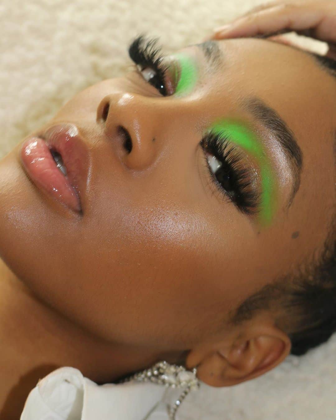 NYX Cosmeticsさんのインスタグラム写真 - (NYX CosmeticsInstagram)「@dajjrambo's skin has us SHOOK! 🔥 She achieves this glowy complexion using our #BornToGlow Naturally Radiant Foundation 💚✨ || #nyxcosmetics #nyxprofessionalmakeup」4月26日 7時28分 - nyxcosmetics