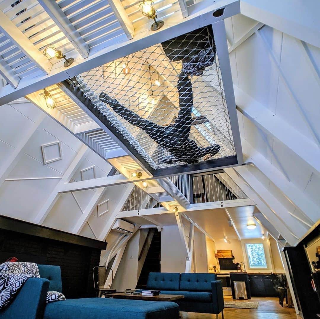 Crazy Roomsさんのインスタグラム写真 - (Crazy RoomsInstagram)「This is such a rad A-Frame hammock 🙌  ft @alpine_a_frame #crazyroomss #aframe」4月26日 7時39分 - crazyroomss
