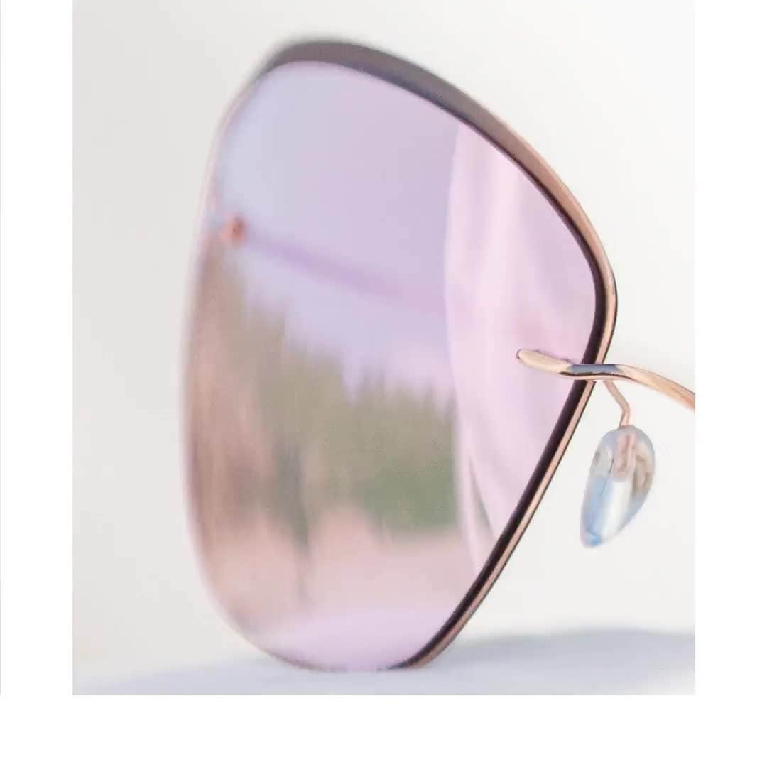シルエットのインスタグラム：「With our Titan Accent Shades collection, lightness isn’t just the barely-there feel of the titanium temples and rims, it’s a state of mind.⁠ Featuring: Titan Accent Shades 8174⁠ .⁠ .⁠ .⁠ #silhouetteeyewear #tryitwearitloveit #eyeweardesign #luxuryeyewear #eyewearfashion #sunglasses」