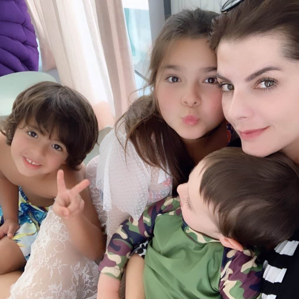 Carolina Cruz Osorioさんのインスタグラム写真 - (Carolina Cruz OsorioInstagram)「• Feliz día del niño a los niños de mi vida que AMO con mi VIDA 🙏🏼❤️ ya casi estaremos juntos de nuevo llenándonos de abrazos y compañía ❤️🙏🏼 Feliz día a todos los niños y niñas, GRACIAS por escogernos  y llegar a este mundo para convertirse en nuestros mejores maestros, hoy y siempre mucho AMOR, RESPETO, PACIENCIA Y TOLERANCIA para ellos ❤️🙏🏼」4月25日 23時26分 - carolinacruzosorio