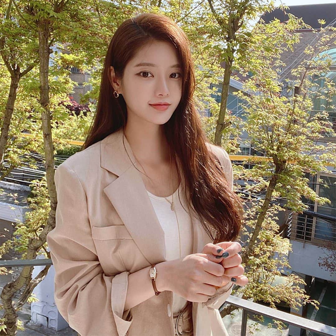 Chuuのインスタグラム：「린넨자켓&티셔츠 코디로 여름까지 입어주세요🤎 #chuuseoul」