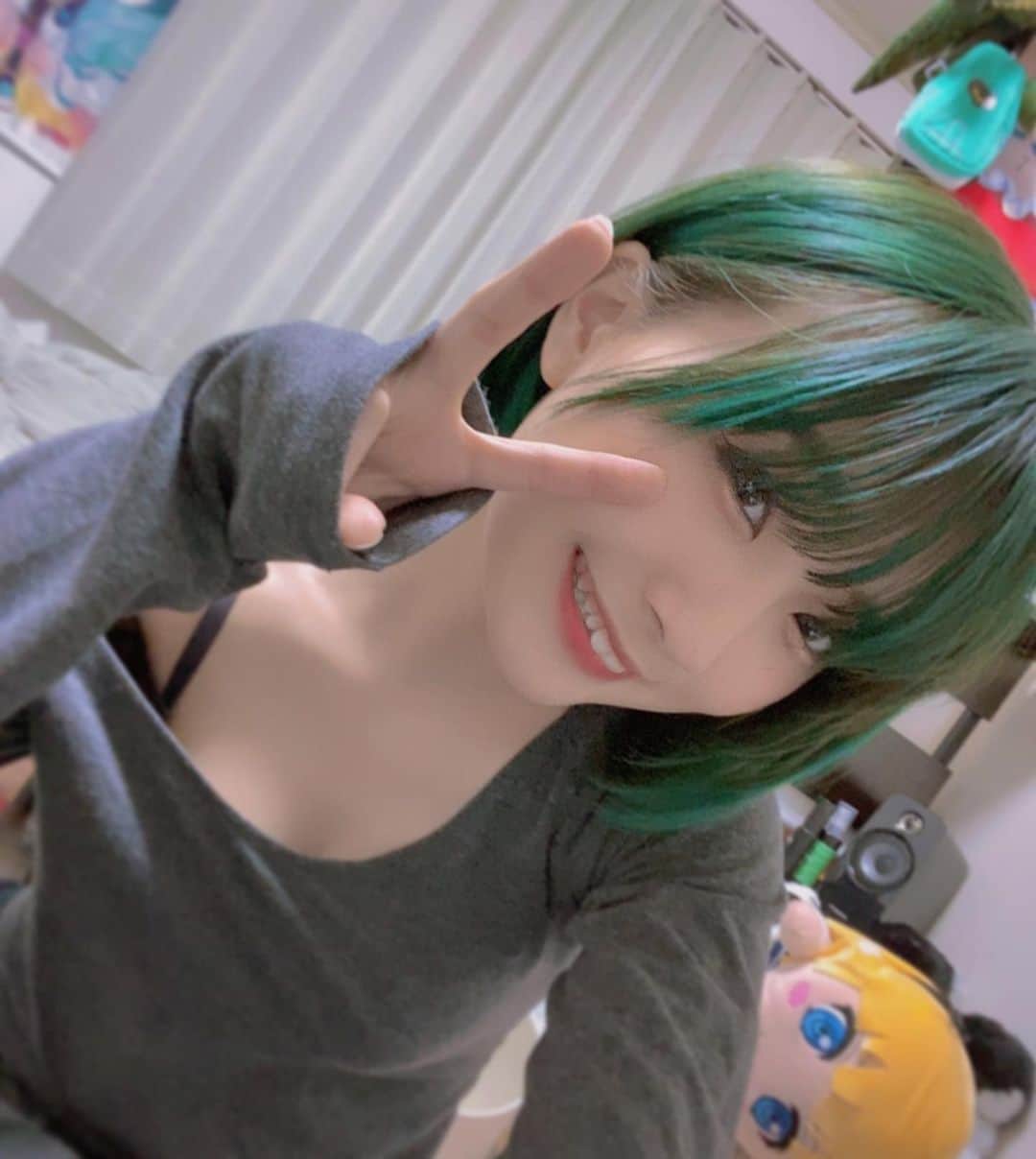 ふたばさんのインスタグラム写真 ふたばinstagram 自分で染めました やっぱりムラが気になる でも好きな色になったのでよかった 派手髪 派手髪ショート ショートカット オタク Stayhome 4月25日 23時37分 Futaba Burlesque