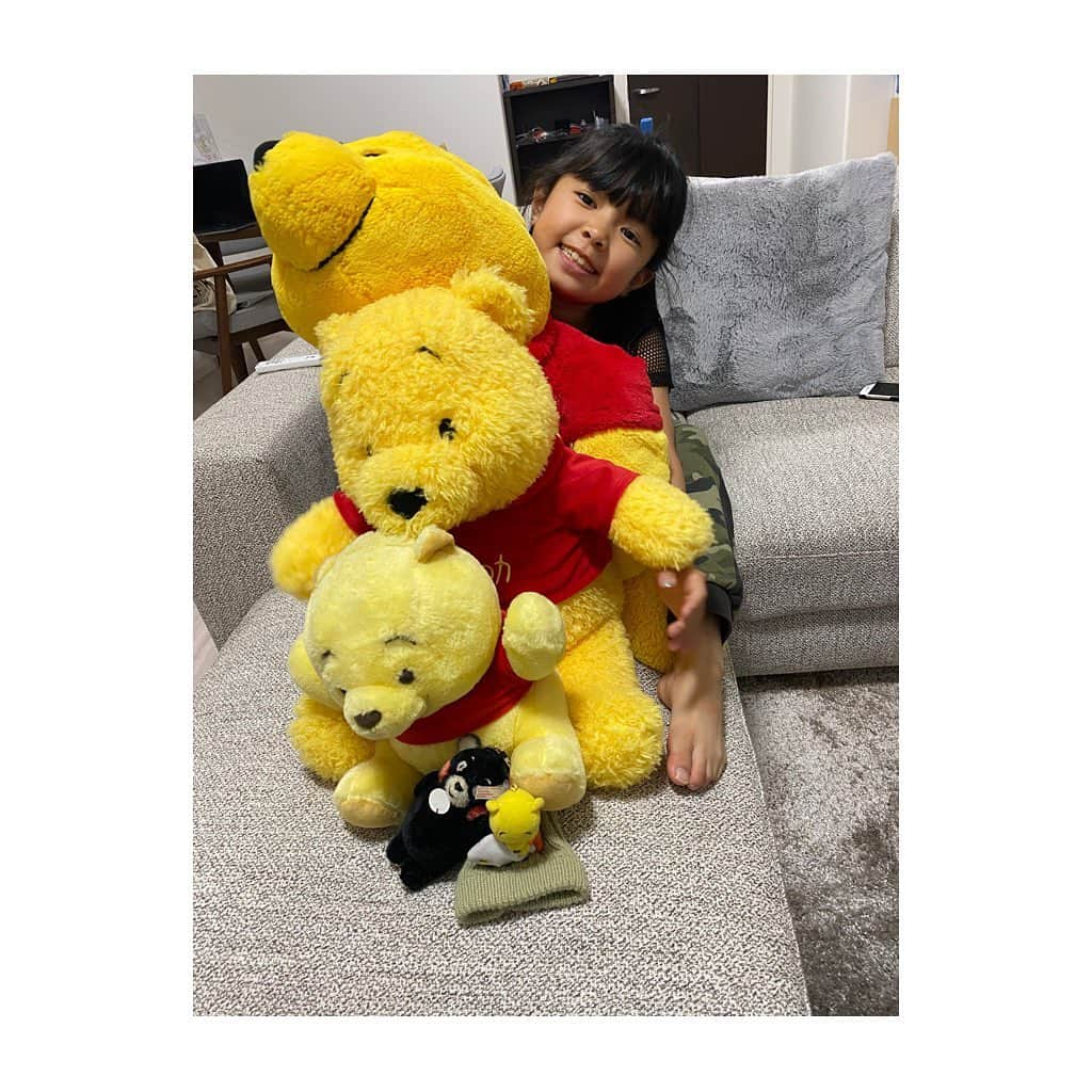 宮里美香さんのインスタグラム写真 - (宮里美香Instagram)「*** With my niece😍 and  Winnie the Pooh‼︎🐻🧡🧡 . . 姪っ子ちゃんが私の部屋にあるプーさんのぬいぐるみを🧸並べ始め、あまりにも可愛すぎたので一緒に写真を撮りました😝 . . #stayhome #stayathome  #myniece #socute #winniethepooh  #おうち時間 #姪っ子ちゃん  #プーさん #大好き」4月25日 23時47分 - mikamiyazato_official