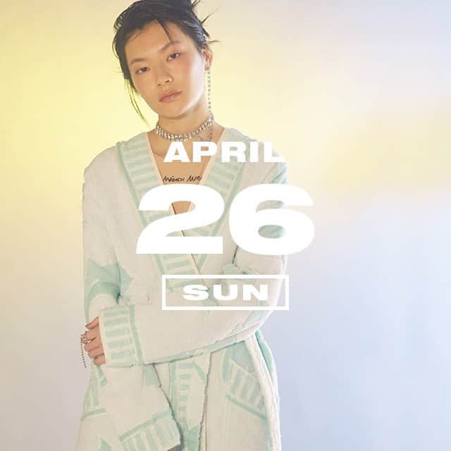 のインスタグラム：「4月26日は 『よい風呂の日』 日曜の夜は、ゆっくりお風呂に浸かって、日頃の疲れをリフレッシュ！  NYLON.JPでは「365日、毎日がアニバーサリー」をテーマに、ファッショナブルでユニークなスタイリングを毎日提案しているよ！  http://www.nylon.jp/365  MODEL：URA（EVA MANAGEMENT）@URASANN #365anniversary #fashion #makeup #bomdiaeauty #style #今日は何の日 #make #nylonjapan #nylonjp #coordinated #coordinates #ootd #outfi #coordinate #photography #beautiful #photooftheday #よい風呂の日」