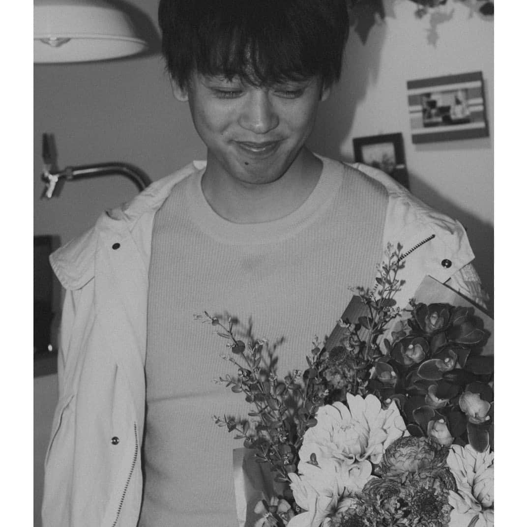竹内涼真さんのインスタグラム写真 - (竹内涼真Instagram)「27歳になりました。  少し大人になったかな…。 いつも応援してくださるファンの皆様。 心から感謝してます。  これからの僕も楽しみにしていてください。 　竹内涼真 　photo by (Masanobu Andou) 　#安藤政信」4月26日 0時15分 - takeuchi_ryoma