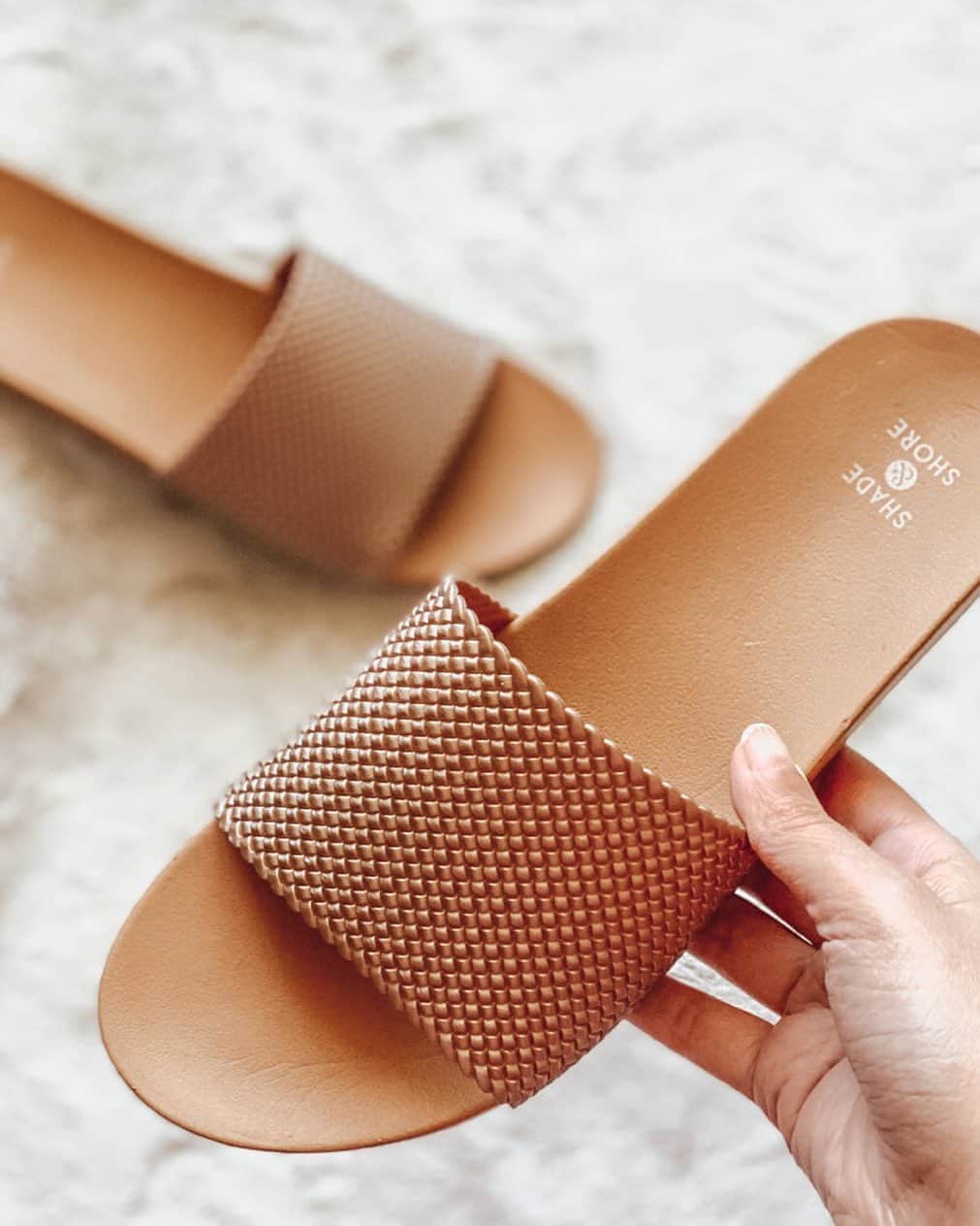 Target Styleのインスタグラム：「Sandals or stylish slippers? You decide. ✨ 📷: @whatashadores」
