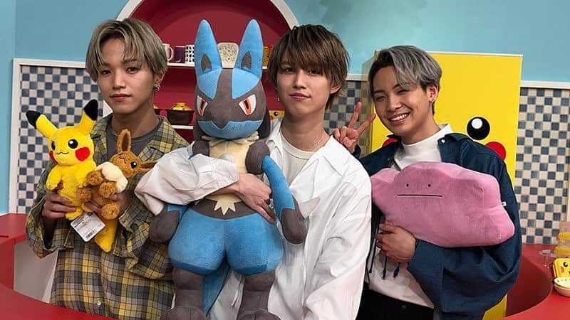 大平祥生のインスタグラム：「🍮 they are SO CUTE 🥺 𖤐 200424 | pokemon ♡´･ᴗ･`♡ #大平祥生 #ohirashosei #shoseiohira #JO1 #ジェイオーワン」