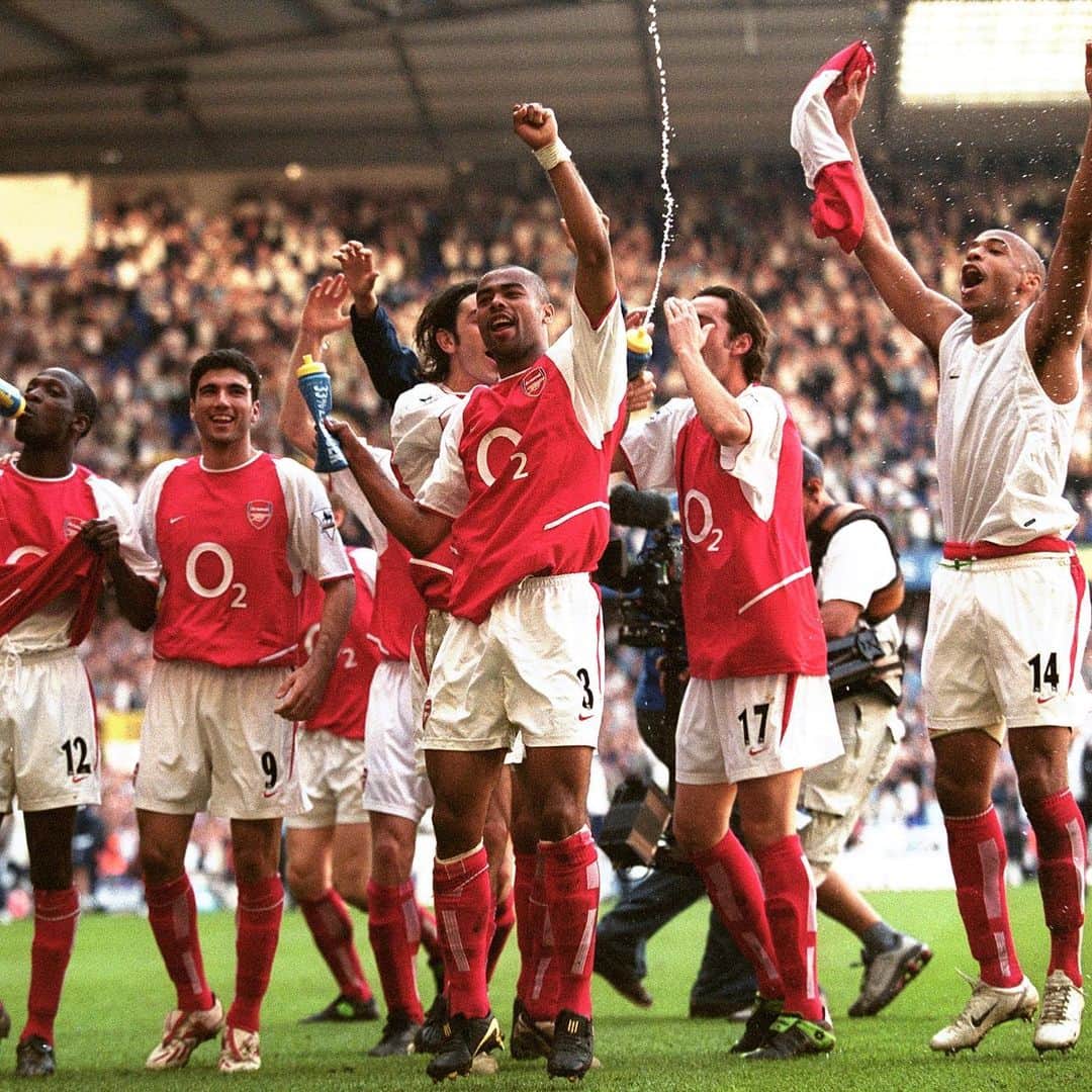 アーセナルFCさんのインスタグラム写真 - (アーセナルFCInstagram)「🎉🎊🍾 THIS is how it feels ⁠⠀ ⁠⠀ #Arsenal #Invincibles #OnThisDay #2004」4月26日 1時25分 - arsenal