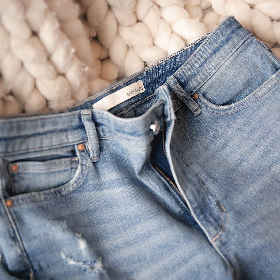 エラモスのインスタグラム：「The perfect amount of wear and tear👖」