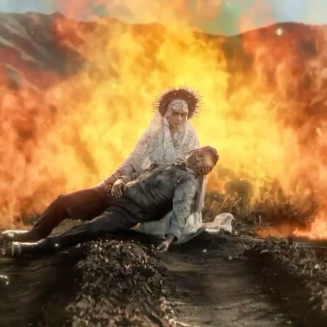 ロレンザ・イゾのインスタグラム：「Def feeling that heat today 💀 @pennydreadful on @showtime #pennydreadful」