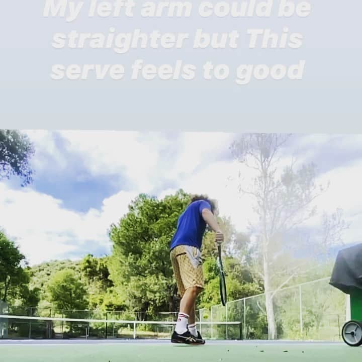 レッドフーのインスタグラム：「Tennis is the sport I dream about all day!」