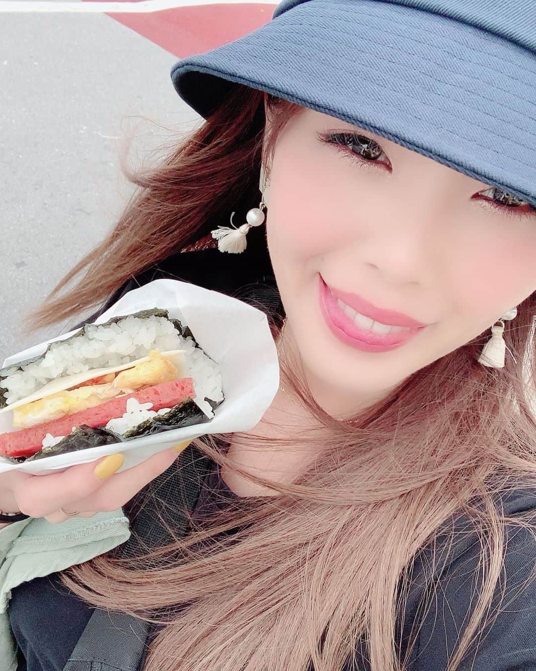 のインスタグラム：「去年のGWは沖縄行きました＾＾ 今年はお家でゲーム三昧！！ お家時間有意義に使いたいけど結局ゲームしちゃう！ 多肉植物でも育てようかしら、、、 #沖縄 #okinawa  #GW #グラビア #グラドル #グラビアアイドル #costume #コスチューム #モデル #model #撮影 #gravure #Japan #japanese #japanesegirl  #水着 #Bikini #girl #コロナに負けるな #グラビアチャレンジ」