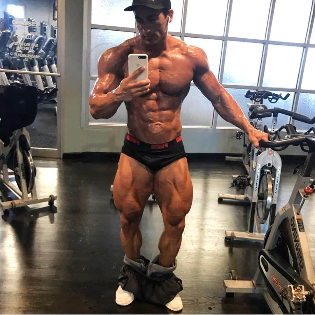 サディク・ハドゾビックさんのインスタグラム写真 - (サディク・ハドゾビックInstagram)「DONT get caught with your pants down! The next 6 week transformation challenge (10k grand prize) is now 50% OFF!! Promocode: TAKE50 .. ✖️LINK IN BIO (sadikfitness.com)」4月26日 4時15分 - sadikhadzovic