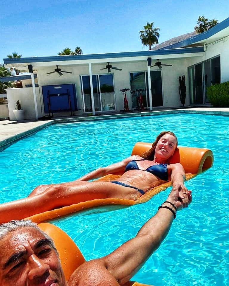 フェムケ・ヘームスケルクさんのインスタグラム写真 - (フェムケ・ヘームスケルクInstagram)「'I will never let go, Jack... ' . . . #TheySeeMeFloating #RanchoMirage 📸: @guido_frackers」4月26日 4時49分 - femheemskerk