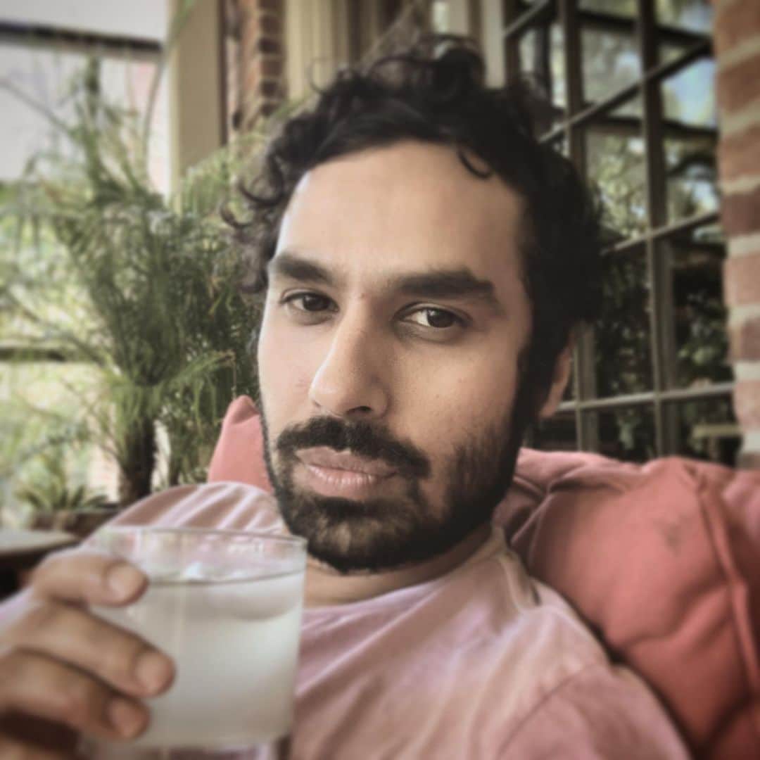 クナル・ネイヤーのインスタグラム：「🍹Saturday Cheers;)」