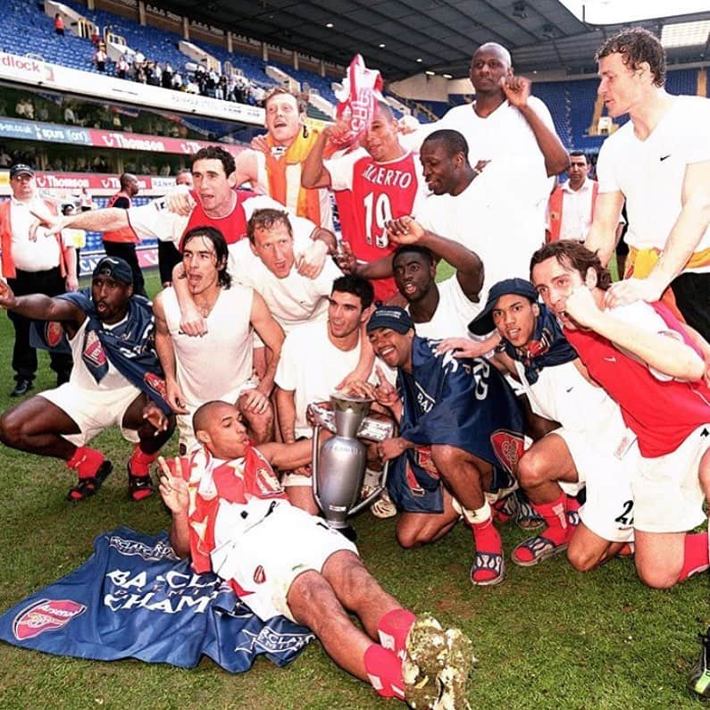 ロベール・ピレスのインスタグラム：「Good memories @arsenal 25/04/2004」