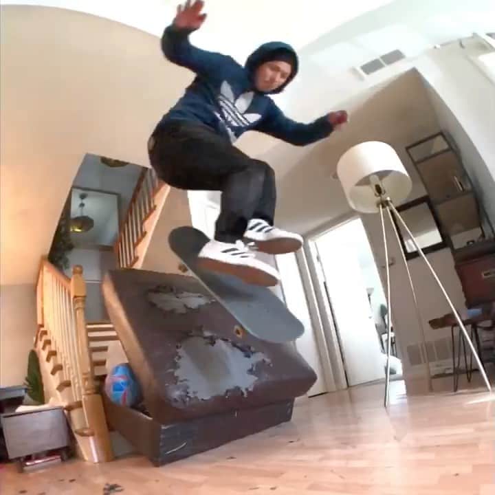 adidas Skateboardingのインスタグラム：「@daewon1song having no problems keeping busy during quarantine 🤯. • We want to see your clips. Show us how you’re keeping busy during quarantine and use hashtag #HomeTeam. Stay healthy and stay safe 🙏. • #adidasSkateboarding」