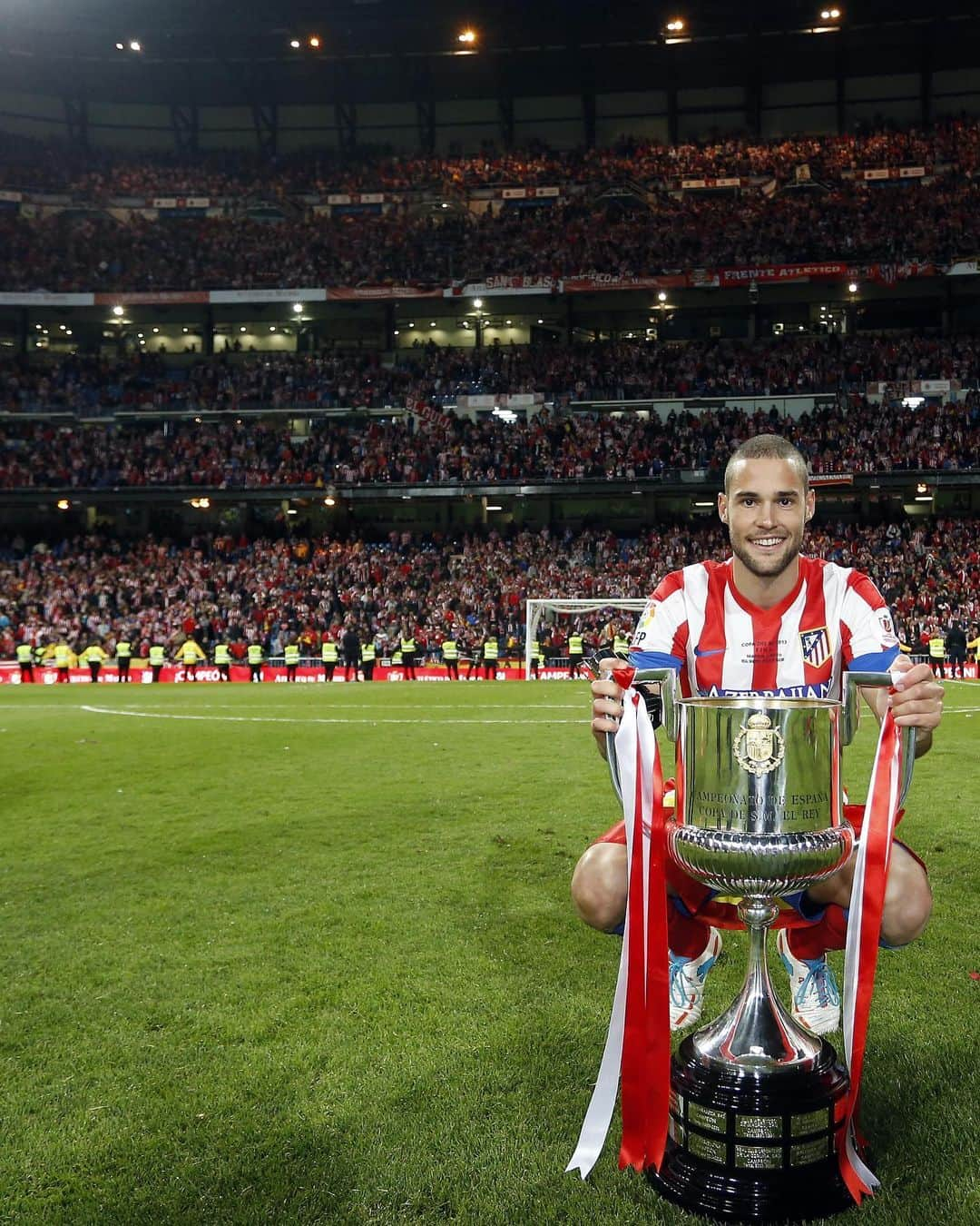 マリオ・スアレスさんのインスタグラム写真 - (マリオ・スアレスInstagram)「Felicidades @atleticodemadrid #117años 🏆😜」4月26日 17時18分 - mariosuarez4