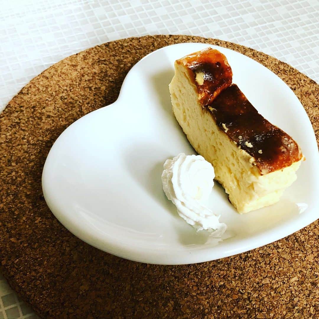 七輝かおるのインスタグラム：「チーズケーキ焼いた😋🧀」