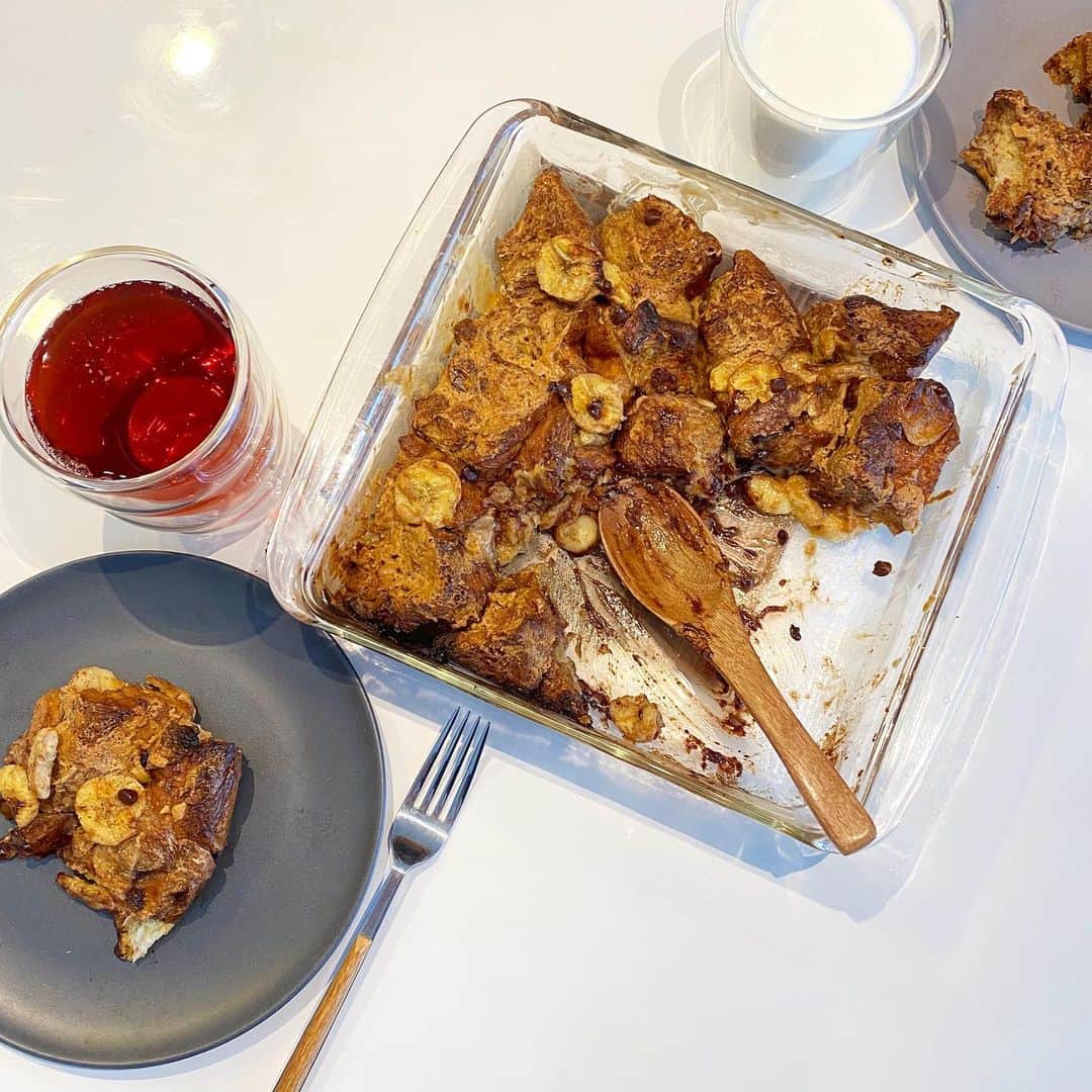姫野れみのインスタグラム：「#石毛家の食卓 👨🏿‍🍳♡ 今日はディズニー直営ホテルのレシピの フレンチトーストを作ってみました 𓊤𓉿𓊤 バターも砂糖も入ってないから甘さ控えめで とっても美味くできたのでおうち時間にぜひ♡ ・ #disney #disney #hotel #disneyrecipe #frenchtoast #ディズニー #ディズニーホテル #ディズニーレシピ #フレンチトースト #アスリートフードマイスター #料理 #アスリート飯 #レシピ #food #cooking」