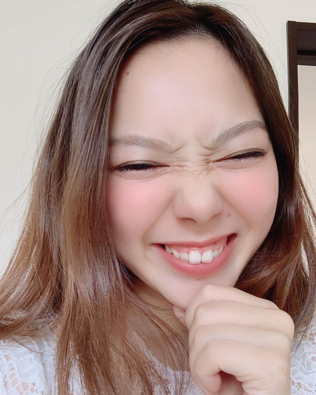 志村玲那さんのインスタグラム写真 - (志村玲那Instagram)「#YouTube動画撮影しました🌹 #くしゃって笑ってみたよっ✨✨ #毎日笑ってて🌈 #少しでもみんなに笑顔を届けられるように、、、」4月26日 16時47分 - rena_shimura