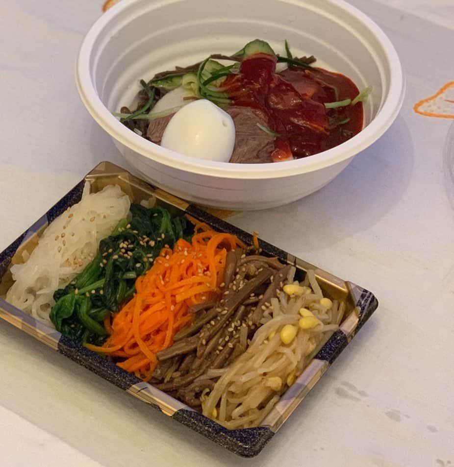 沢瀉美緒さんのインスタグラム写真 - (沢瀉美緒Instagram)「※ To go from @yuchuntokyo ✨ One of my favorite restaurant in Hawaii 🏖 . Want to visit there after corona virus🦠 . ユッチャンでビビン麺とナムルの盛り合わせを お持ち帰り✨ . 美味しいけど、やっぱりワイワイ食べたい💛 . そしてHawaiiにも早く行きたい‼️ 写真を眺めて妄想✨ . ユッチャンのigからメニューが見れるので お近くの方は是非✨ . . #ユッチャン冷麺 #yuchuntokyo #yuchun #hawaii #ハワイ #tokyo #東京 #ミオログ #stayhome #おうち時間 #コロナフードアクション #ビビン麺 #ナムル」4月26日 17時02分 - mio_omodaka