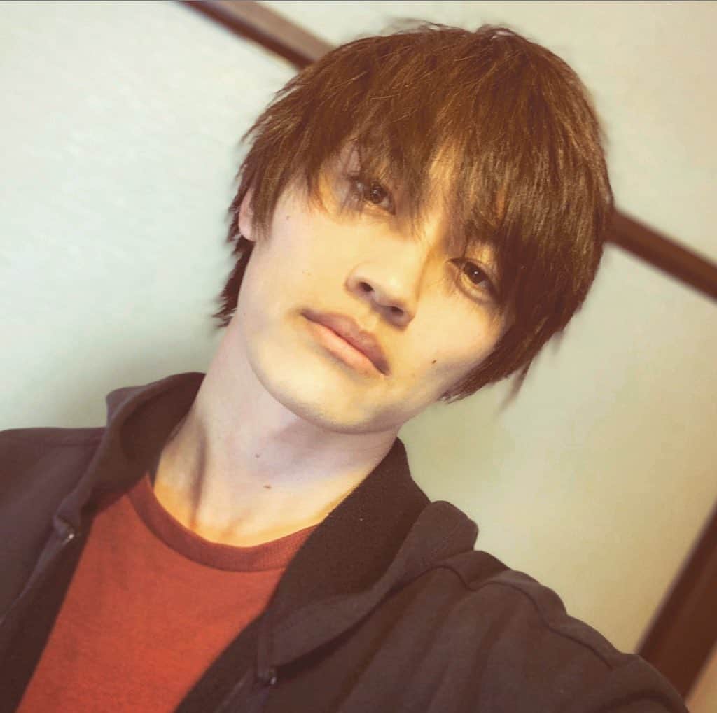 佐伯恵太のインスタグラム：「twitterに投稿したら良い反応いただけたので嬉してインスタにも載せちゃう写真。 #俳優 #役者 #自撮り #写真」