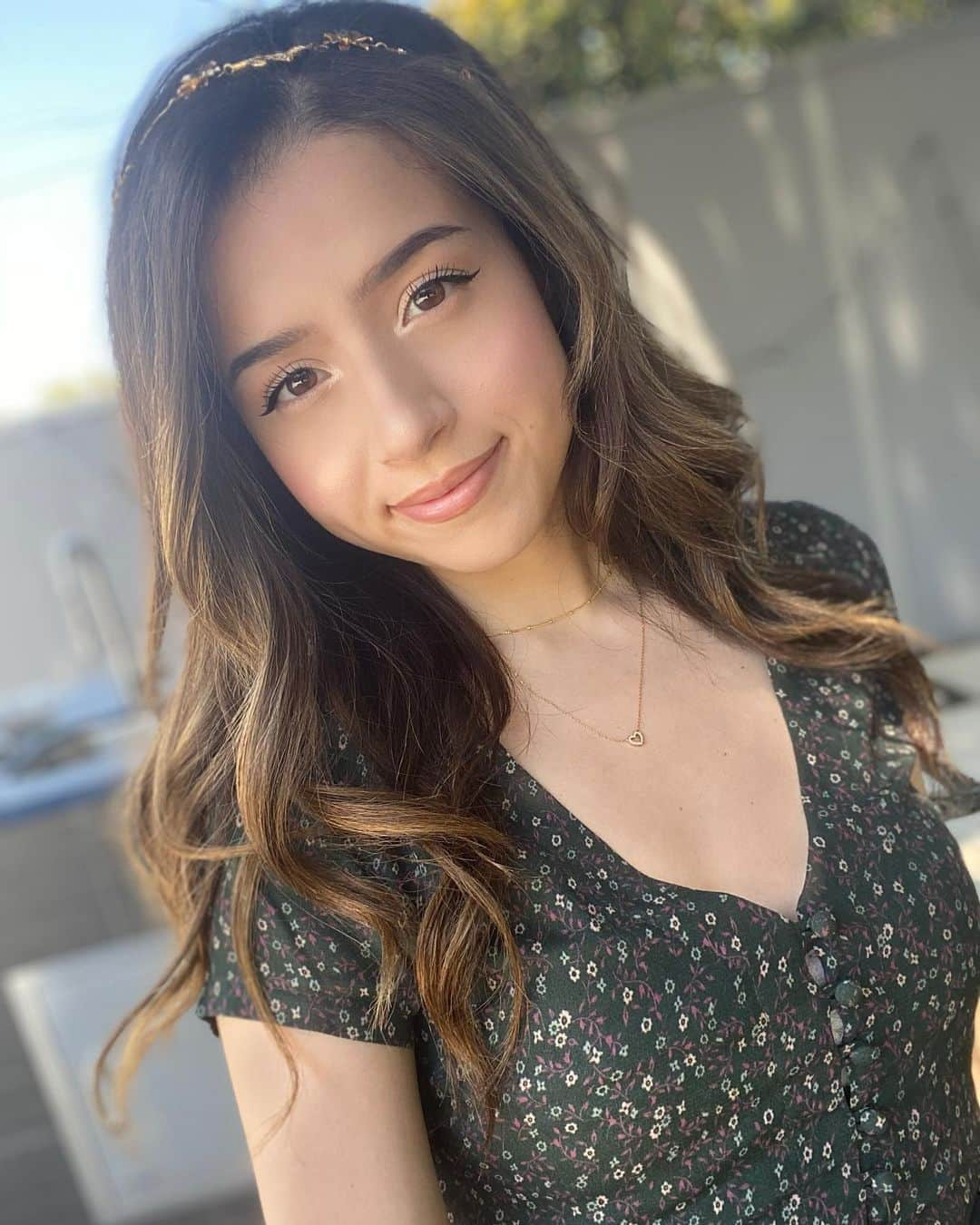 Pokimaneさんのインスタグラム写真 - (PokimaneInstagram)「flower girl 💐」4月26日 8時51分 - pokimanelol