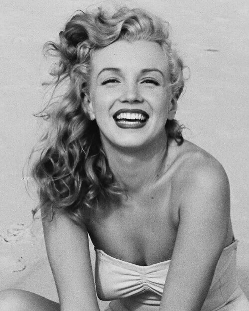 マリリン・モンローさんのインスタグラム写真 - (マリリン・モンローInstagram)「Marilyn Monroe photographed at Tobey beach, Long Island, NY in 1949. These pics really showed off her cute personality✨💖」4月26日 8時58分 - welovemarilyn