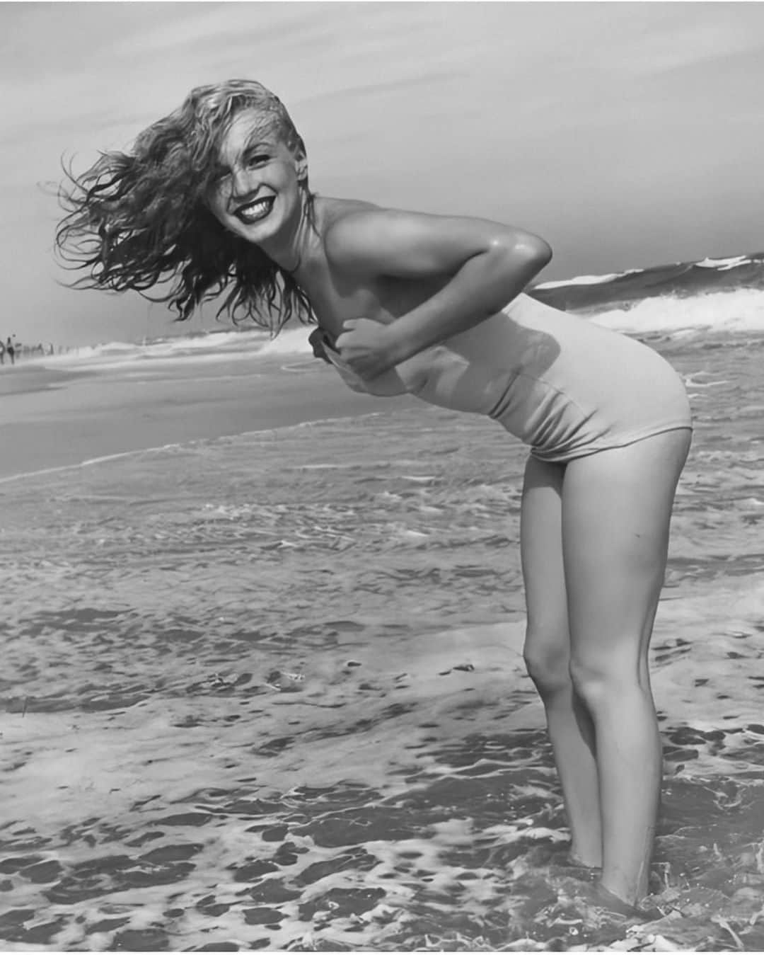 マリリン・モンローさんのインスタグラム写真 - (マリリン・モンローInstagram)「Marilyn Monroe photographed at Tobey beach, Long Island, NY in 1949. These pics really showed off her cute personality✨💖」4月26日 8時58分 - welovemarilyn