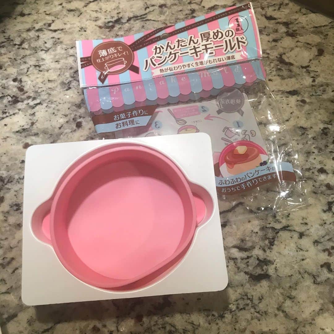 Hikari Noguchi 野口 光さんのインスタグラム写真 - (Hikari Noguchi 野口 光Instagram)「昔、家でホットケーキを作ったら「お店のホットケーキみたいな高さがあるのがいい」と息子に言われ、、、😅 色々やってみた結果、100均で買ったパンケーキモールドが一番いい気がしています。100均さまさま🙏 #ホットケーキ #パンケーキモールド」4月26日 9時09分 - hikari_noguchi
