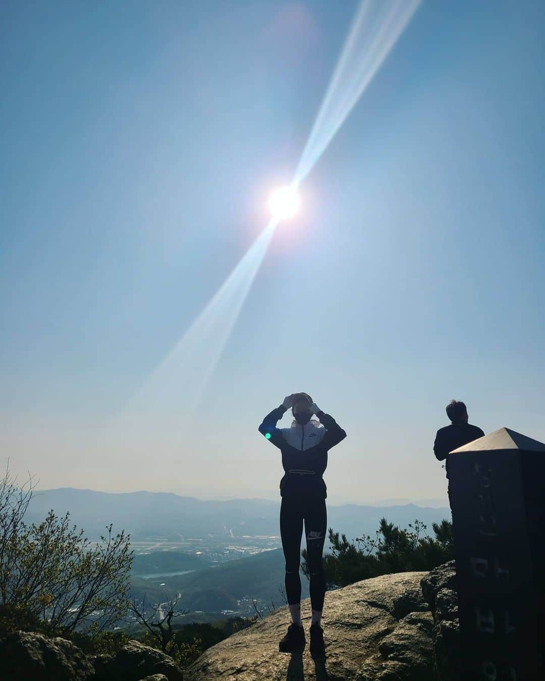 イ・シヨンさんのインスタグラム写真 - (イ・シヨンInstagram)「와.오늘 공기 이렇게 좋다구요?😍」4月26日 9時26分 - leesiyoung38