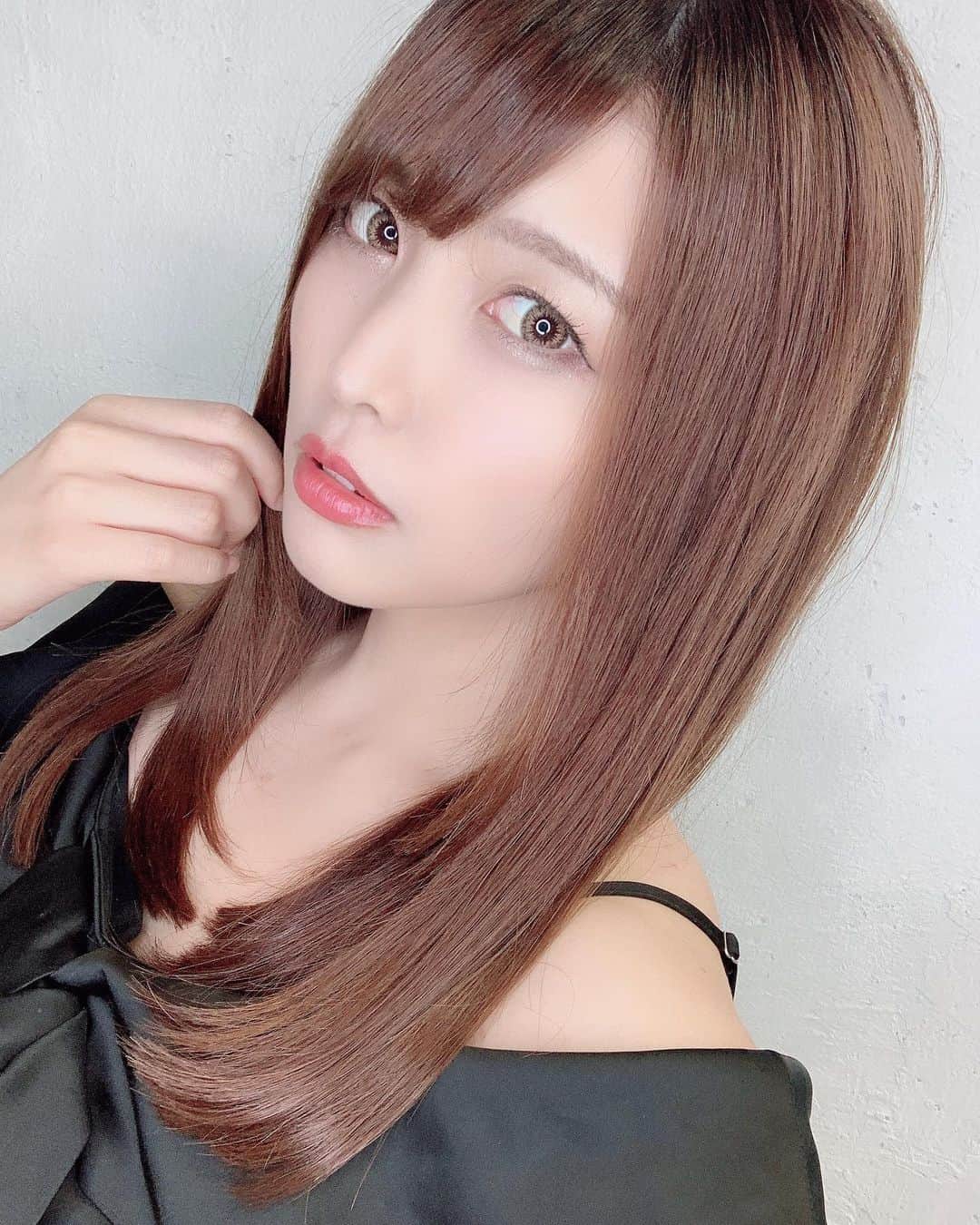 新村あかりのインスタグラム：「@kaito1122109  さんにカラー、カット、トリートメントしていただきました💕可愛くしてくれてありがとうございます🥺✨」
