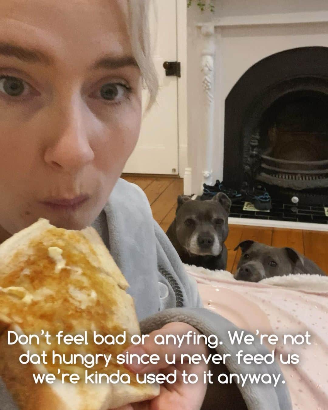 DARREN&PHILLIPさんのインスタグラム写真 - (DARREN&PHILLIPInstagram)「Not being dramatic or any fing but like today is de worst day of our lives and it’s only 11am somebody pls dial animal services and somebody else please dial dominos it’s a matter of urgency」4月26日 10時33分 - the_blueboys