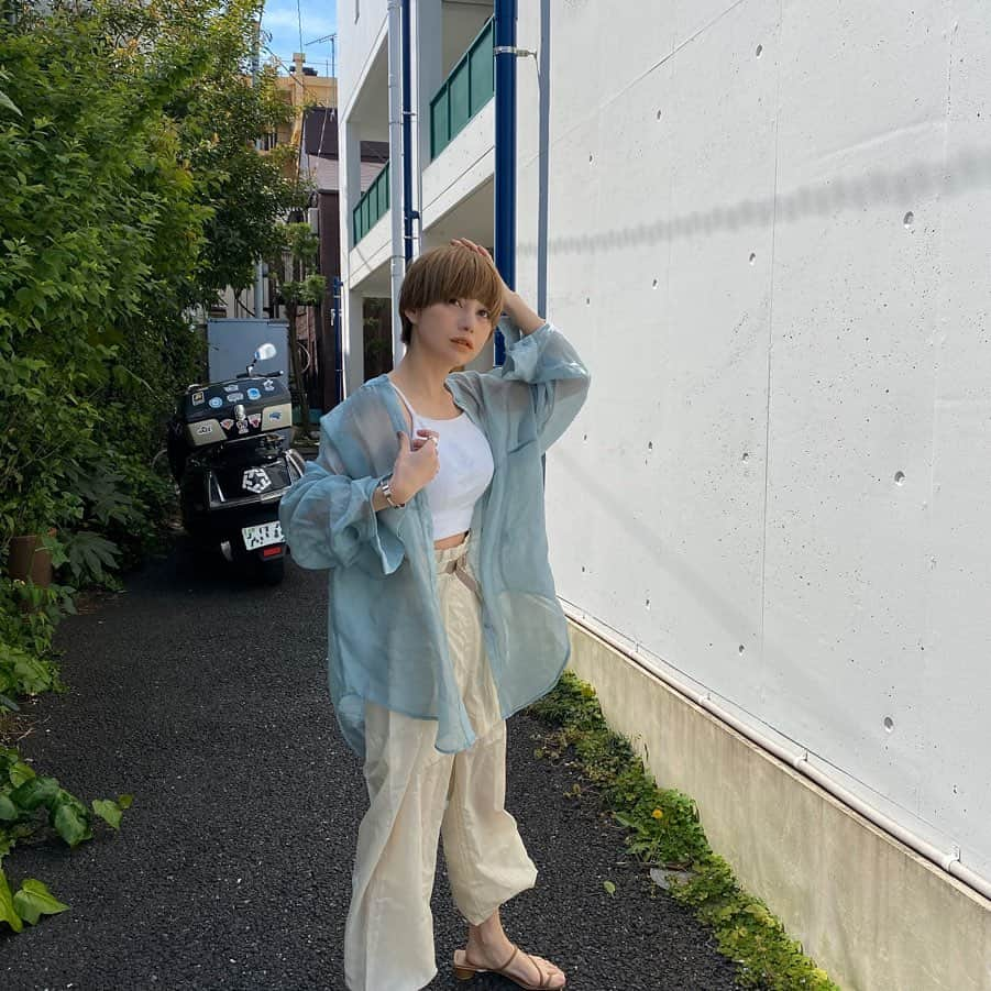 長谷川あやさんのインスタグラム写真 - (長谷川あやInstagram)「🚶‍♀️🚶‍♀️🚶‍♀️#arholiday #arholiday_ootd#fashion#ootd#outfit#code#coordinate#style#ママコーデ#152せんちこーで#アンティローザホリデー ・ ・ ・ あっという間の日曜日、、、👧 ・ 3日分の食材を買いに スーパーへ行くのだが まとめ買いに慣れていなさすぎて 片手にメモ📝 ・ tops @arholiday  pants @suzie715  shoes @todayful_ ・ 授乳タイムもかなり減ってきて 少しずつ着たい服着れるように✨ アンティローザホリデーさん ノベルティフェア開催中だそうです📢」4月26日 10時31分 - ayasuke_0516