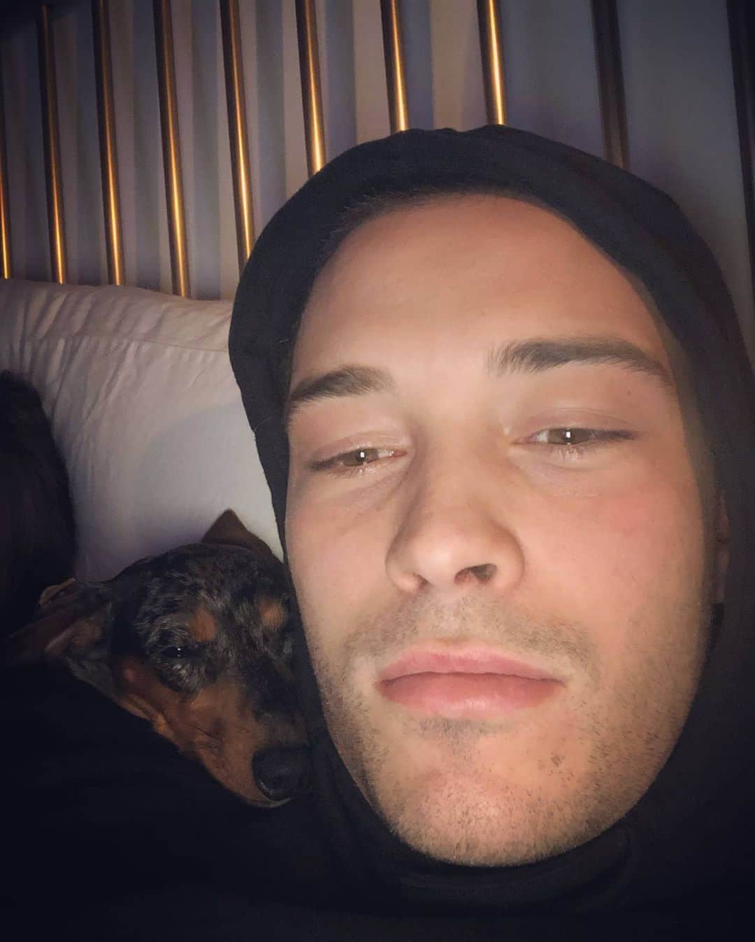 のインスタグラム：「When she realized I was taking a selfie 😂 —>」