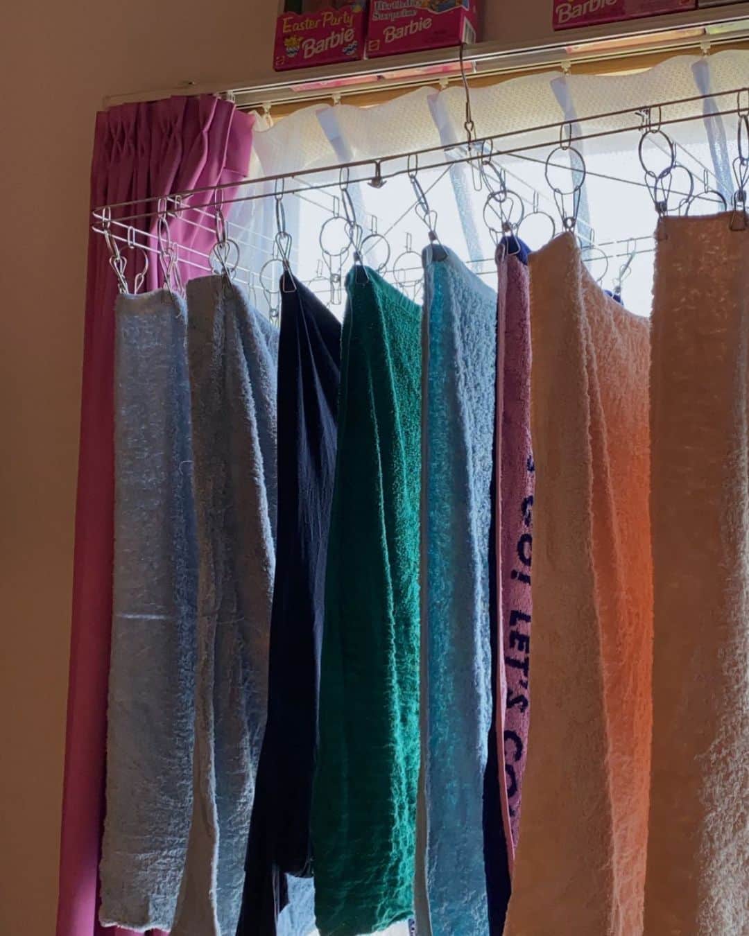 相羽瑠奈さんのインスタグラム写真 - (相羽瑠奈Instagram)「🏳️‍🌈 溜まってたタオル洗って干したらカラフルで可愛かったので🤳」4月26日 11時24分 - rone.runa