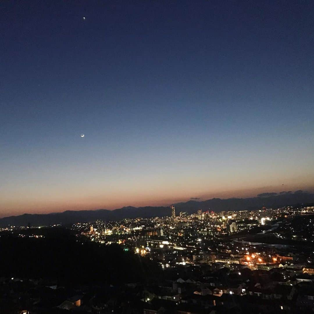 澤田泉美さんのインスタグラム写真 - (澤田泉美Instagram)「昨日は、三日月と金星が綺麗だった🌙💫 #beautiful#star #moon#🌙 #yesterday#night」4月26日 11時31分 - izumi.sawada