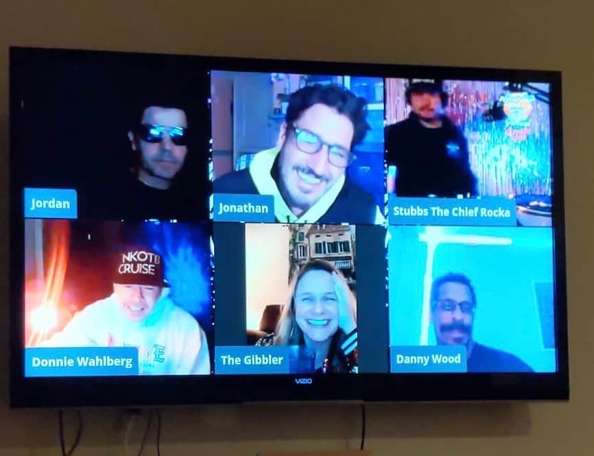 アンドリア・バーバーのインスタグラム：「Get yer ass over to @nkotb’s YouTube page and join the Glitter Party! #NKOTBVirtualCruise 💃🏻 🎉」