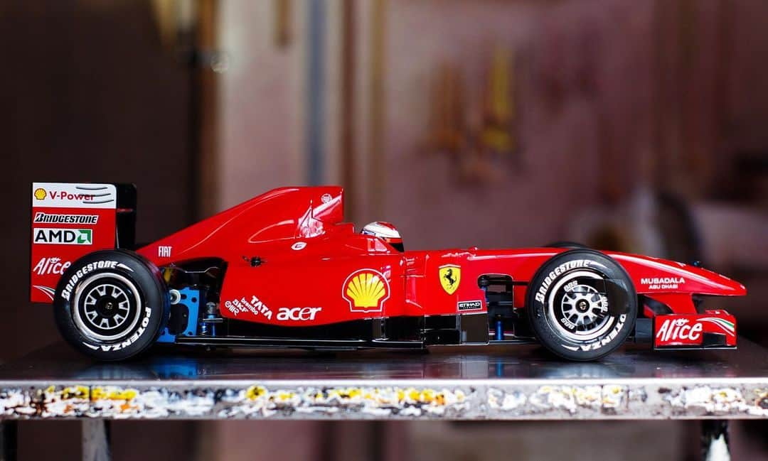 水野智路さんのインスタグラム写真 - (水野智路Instagram)「TAMIYMA TRF103 🏎 CHASSIS KIT 🏁 . . 塗装とデカール(シール)貼り終わりました♪ . @tamiya_inc_jp . . #ラジコン #rc #f1 #フェラーリ #ferrari #f60 #rcカー #trf103 #タミヤ #tamiya #シャーシキット #tamiyatrf103 #4pm #双葉 #フタバ #ブラシレスモーター」4月26日 11時35分 - tomoro.m