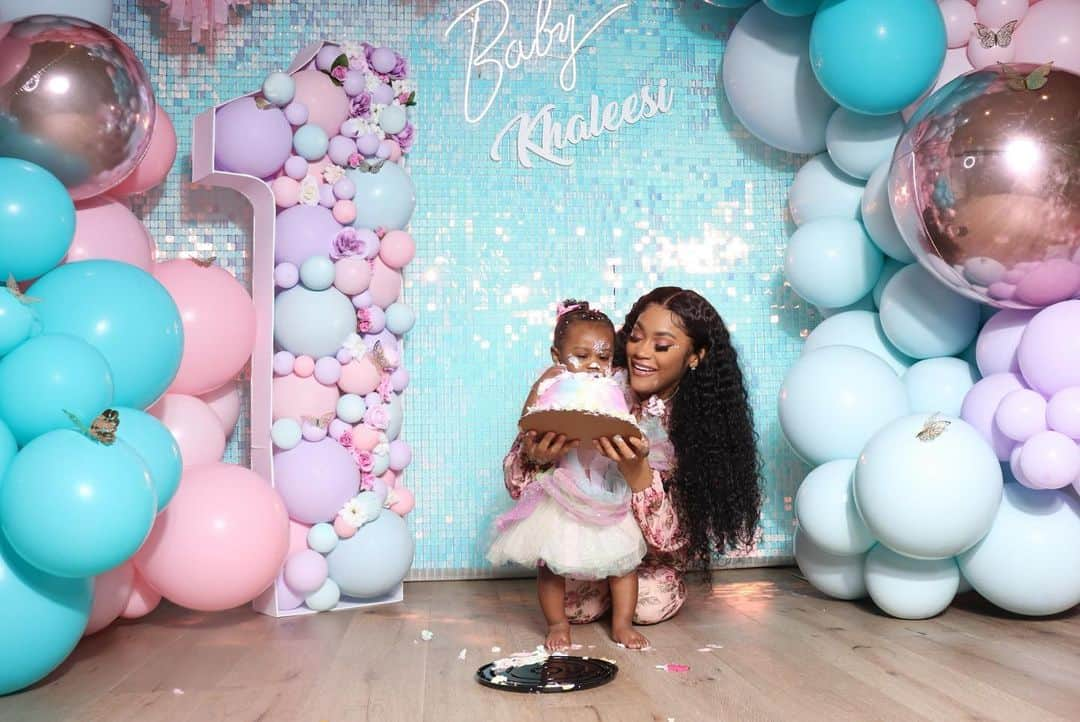 Lira Mercerさんのインスタグラム写真 - (Lira MercerInstagram)「Khaleesi turns 1 💕 Happy Birthday Beauty 🎁 @macbphotography」4月26日 11時54分 - lira_galore