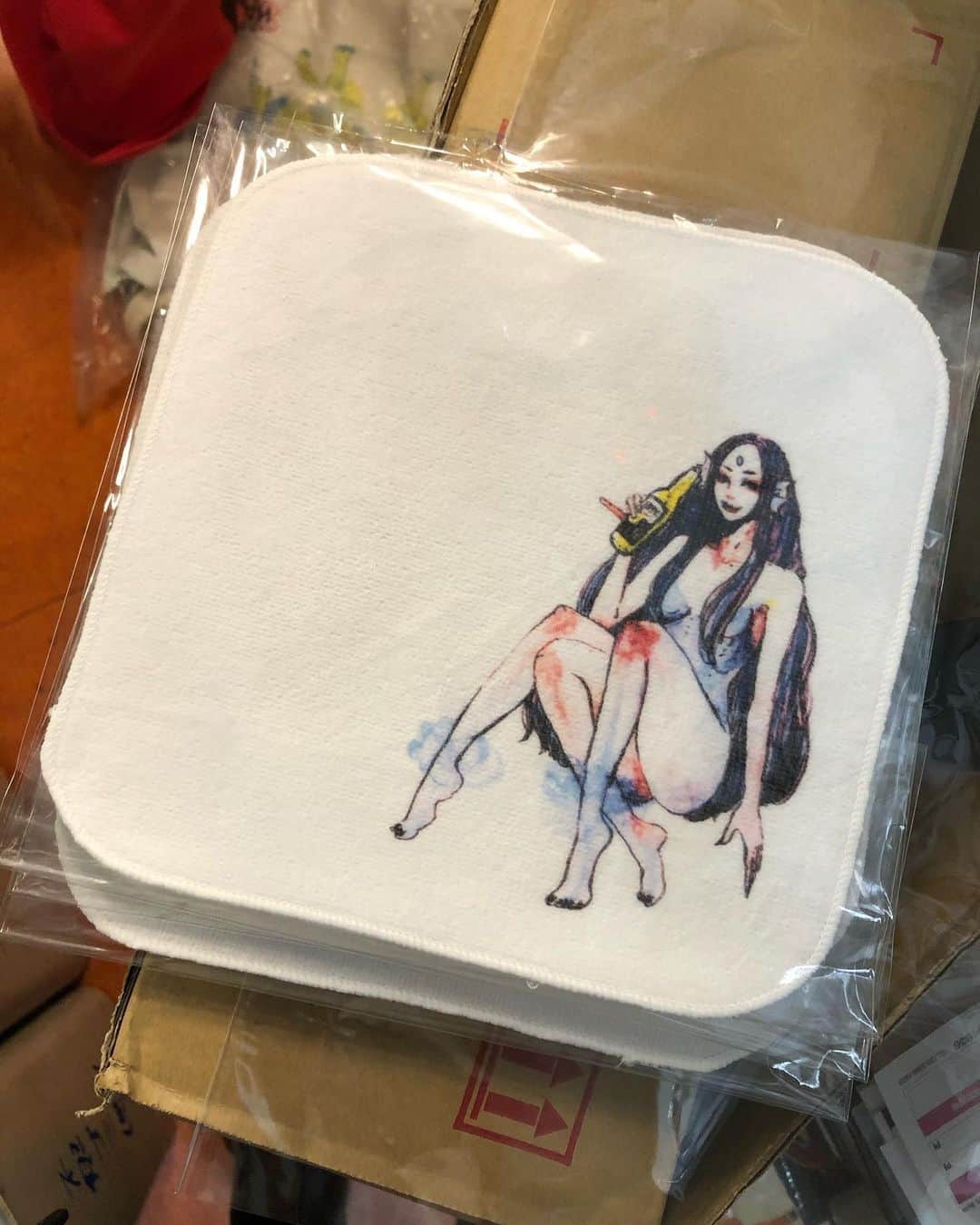 若林美保さんのインスタグラム写真 - (若林美保Instagram)「芳賀書店でアルバイトはじめました。  #芳賀書店 #アルバイト #書店員」4月26日 12時00分 - waka_miho