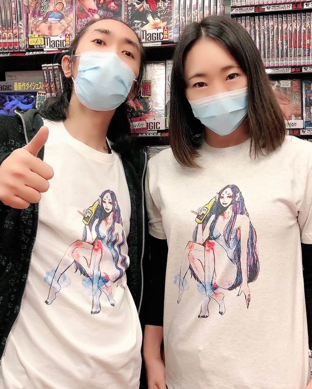 若林美保さんのインスタグラム写真 - (若林美保Instagram)「芳賀書店でアルバイトはじめました。  #芳賀書店 #アルバイト #書店員」4月26日 12時00分 - waka_miho