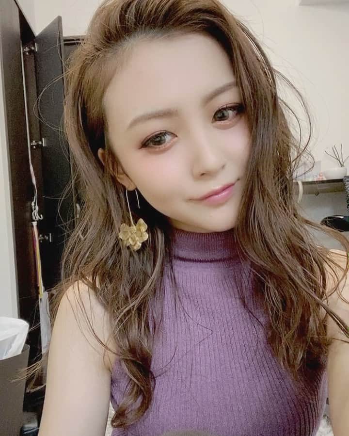 もえぴーのインスタグラム：「🥀🥀🥀 なに更新かと言われれば 暇更新、、🥀🥀🥀 ． わたしの友達たちなにしとーーとーーー。笑 ． 予定では4月から新たなライフスタイルの 動き出し予定がずっこけやけど 環境変わると関わる人も変わってきて 人生って本当に面白いな。これまた楽しいよ。 目標は変わらずとも日々の変化を楽しみながら こんな時こそポジティブに考えていこうと思う。  #ポジティブ🥰 #日記みたいになった🥺 #誰にも需要ないシリーズ🥺 #インスタ自己満🥺 #juemistyle#juemi」