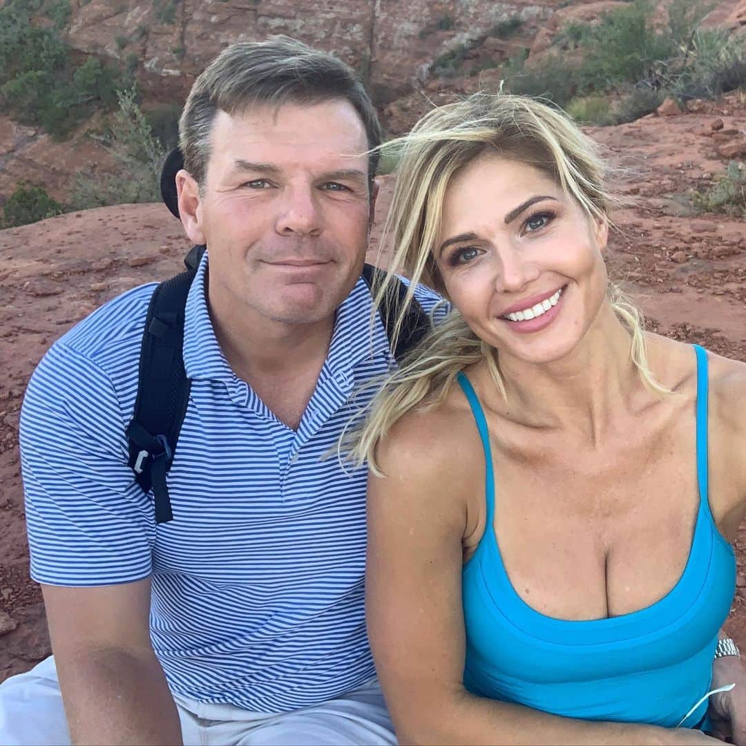 トリー・ウィルソンのインスタグラム：「. As I sit on my couch with the doggies, I feel grateful for the 2 trips to Sedona, AZ we took in 2019. The 2nd was to elope. . Man oh man I’ve learned a lot about what I thought ultimate success was supposed to feel like over the years..and what true success actually means to me. . Nobody else can define it for you. But so often we only feel successful when other ppl think we are. . .  It’s not a dollar sign.  It’s not a title. It’s not how many friends show up to your birthday party . It’s not what you “conquered” or who’s in your rolodex. It’s definitely not how many likes or followers you have.  It’s not having ppl telling you how amazing, smart  or beautiful you are. . . While these are all great things - none of them mean shit when you can’t FEEL love. For yourself first. When you can’t find peace in your own silence. When your word or presence can’t  be counted on. In my experience, when you can’t find these things..the empty search continues in all the places that can never fill your cup. . Not sure why I felt this ramble but for whoever needs to hear it. Remember everyone has their own battles. The inner battles you face take the most courage. With far less distractions you may be looking straight at em right now. The ones you push thru to conquer are the ones that lead you to places that all the external things can never ever compare to. . ❤️」