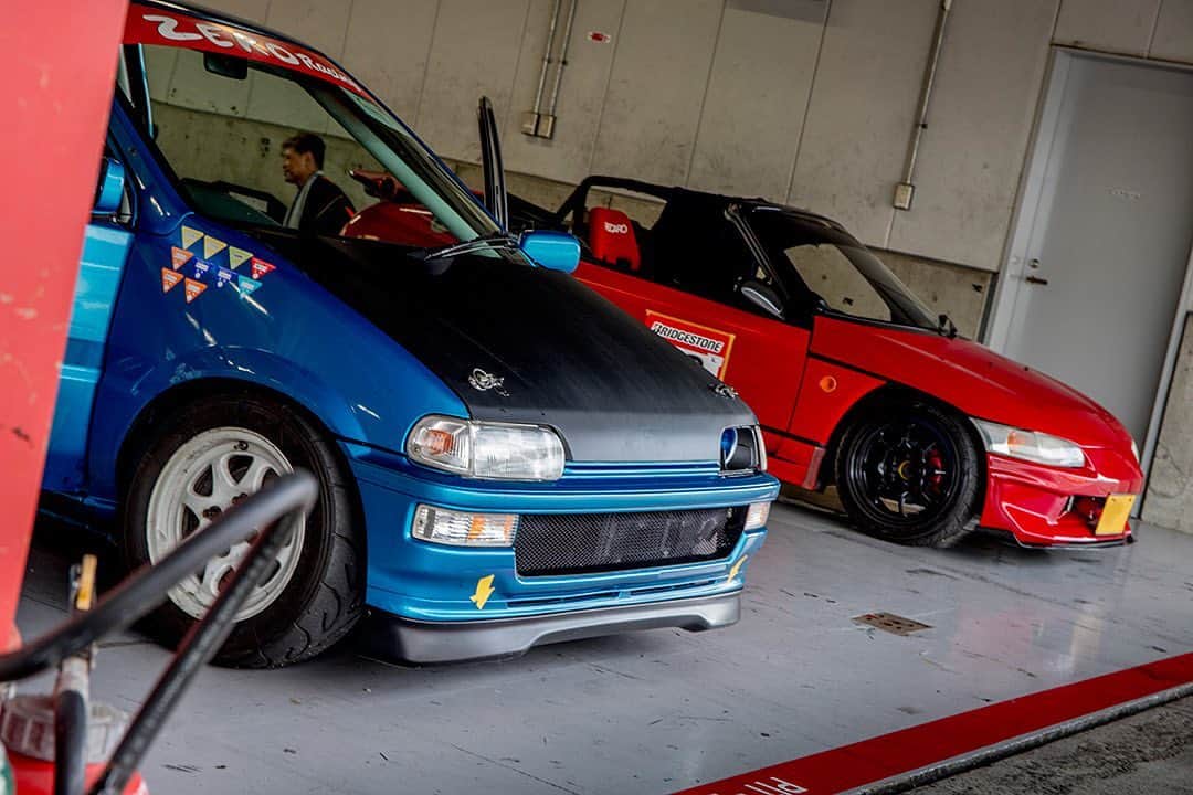 のインスタグラム：「_ ZERO-RACING Honda JA2 TODAY and Mk.Hashima Honda PP1 BEAT _ Shot on 24-Sep 2017, "Let's BEAT" 2017 Rd.2 at Suzuka International Circuit _ owner(JA2): ZERO-RACING owner(PP1): Mk.Hashima photo: @mistbahn _ _ JP) 2017年9月24日、鈴鹿サーキット国際レーシングコース(鈴鹿フルコース)で開催の「烈ビート」で撮影。 _ _ #hondatoday #ホンダトゥデイ #ja2 #ja2today #hondabeat #hondabeatpp1 #pp1beat #ホンダビート #pp1 #beatpp1 #mtrec #e07a #kcar #keicar #軽自動車 #zeroracing #mkhashima #マーク羽島 #markhashima #マーク管 #letsbeat #烈ビート #suzukacircuit #suzukainternationalcircuit #鈴鹿サーキット #timeattack #timeattackjapan #hondasontrack #m18j #enkeiwheels」