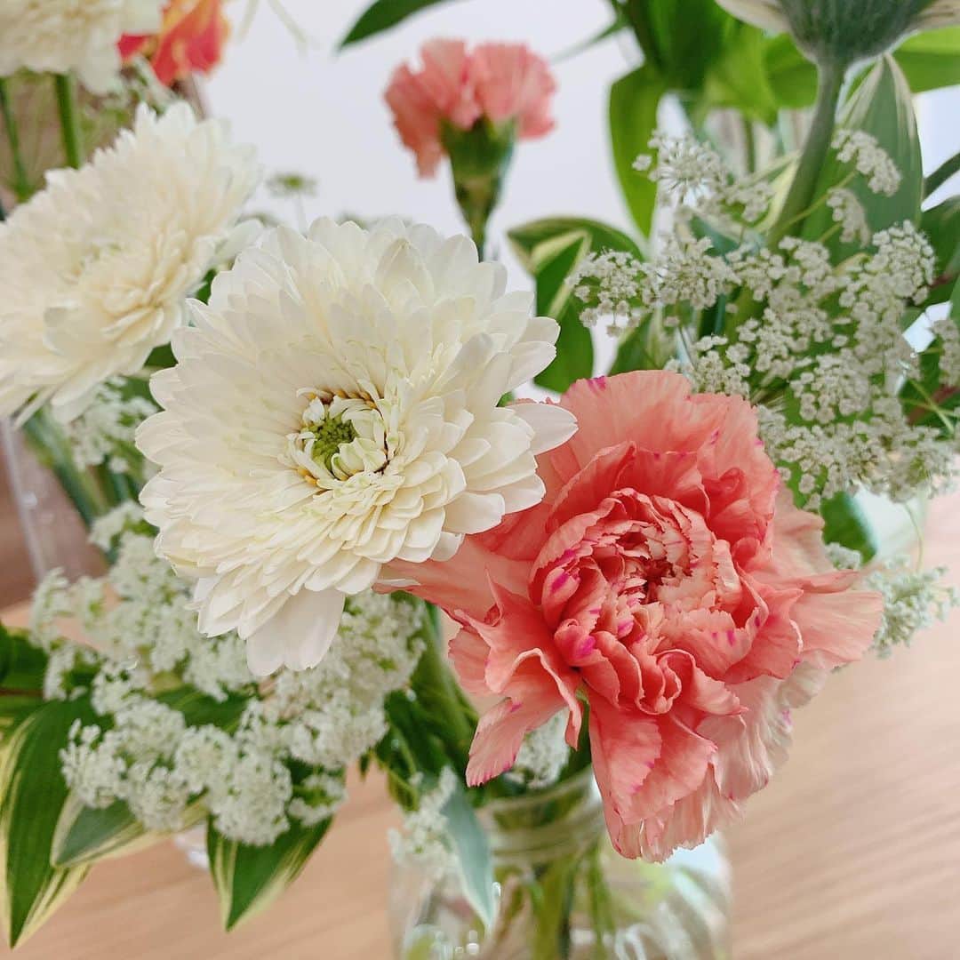 くまみきのインスタグラム：「お花の福袋買ってみたら心が満たされすぎたのでおすすめします🥺💐 インスタのストーリーズに楽天ROOMのリンク貼っておきました💐幸せ… #花のある暮らし #花のある生活 #楽天room #flower」