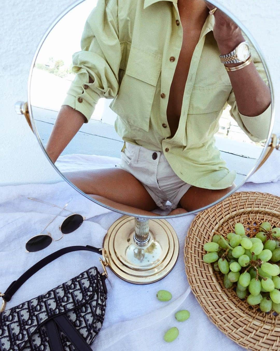 ジュリー・サリニャーナさんのインスタグラム写真 - (ジュリー・サリニャーナInstagram)「Matching with my saturday snack. 💚」4月26日 13時16分 - sincerelyjules